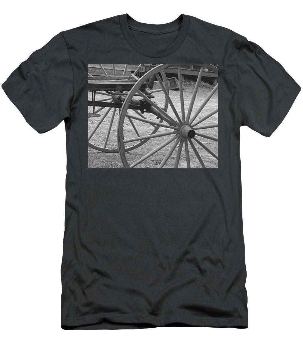 Wagon Wheel Bw Lee Darnell T-Shirt