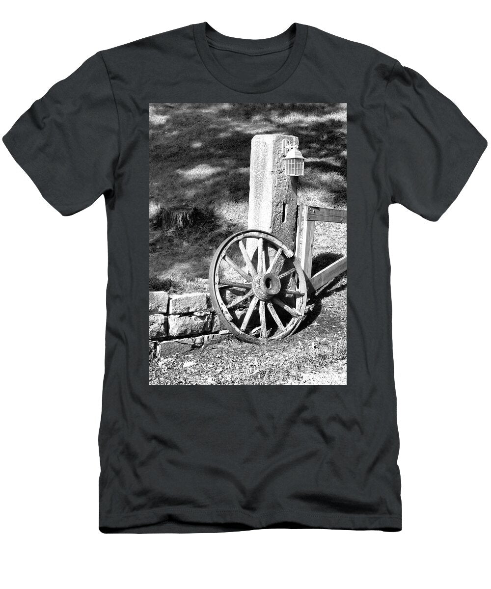 Wagon Wheel Bw Phyllis Taylor T-Shirt