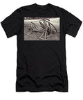 Wagon Wheels Monotone Linda Bianic T-Shirt