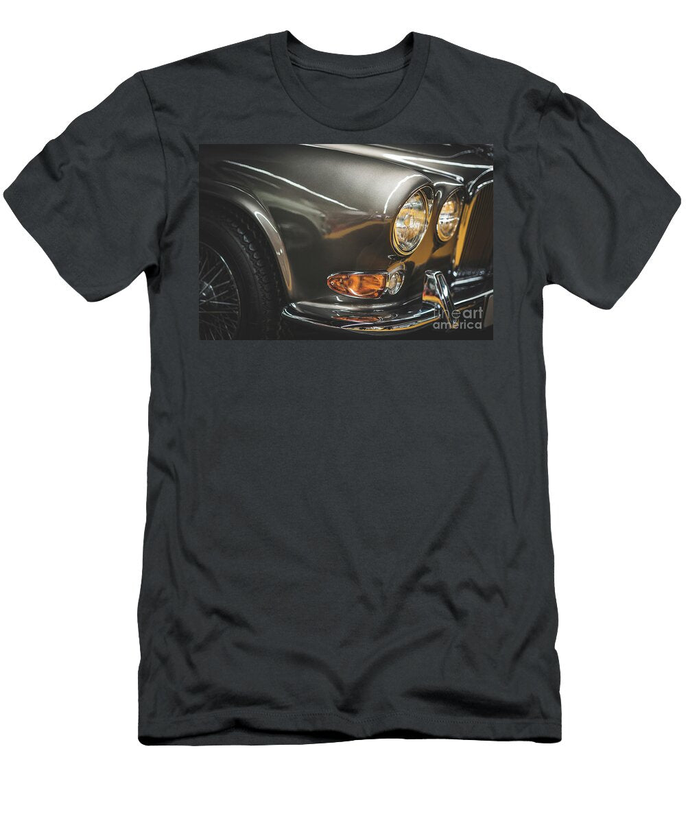 Wheel Grille and Headlamps of a Classic Car Visual Motiv T-Shirt