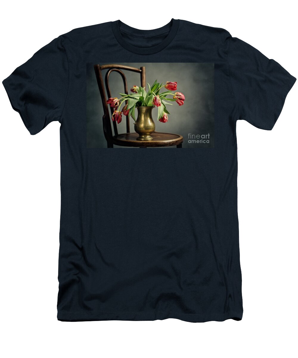 Withered Tulips Nailia Schwarz T-Shirt