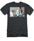 Young Woman Working Online Anna Om T-Shirt