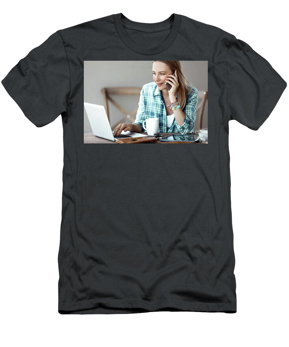 Young Woman Working Online Anna Om T-Shirt